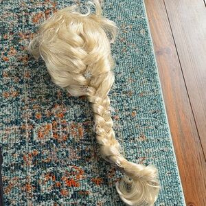 Disney Golden Braided Wig for Kids -Elsa wig! Like new!!